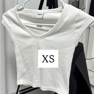 Bershka Women's Cream V-Neck Tee